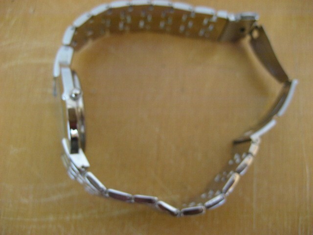 Stainless Steel Back Quartz Wristwatch – Battery Powered – Free Shipping
