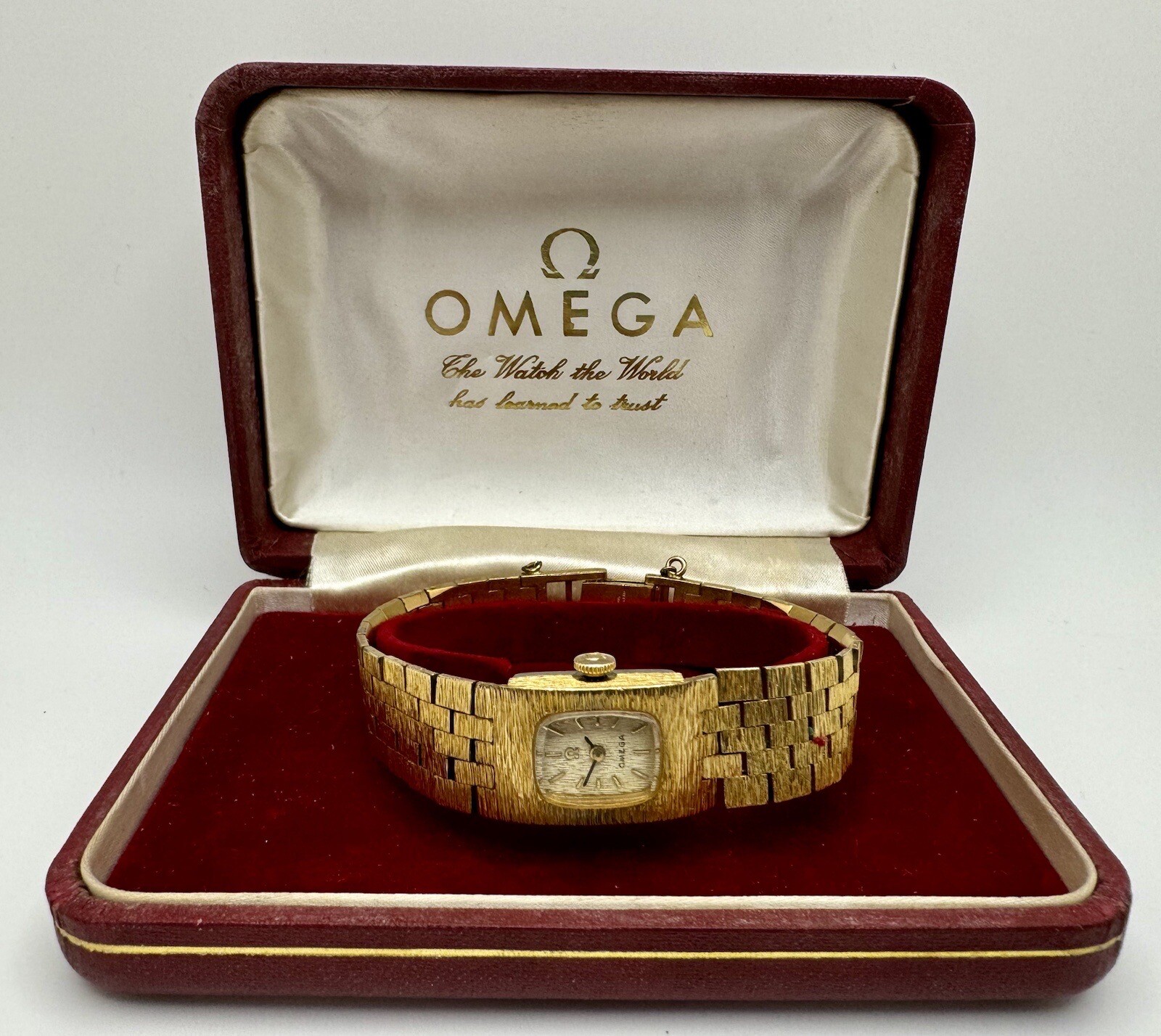 OMEGA Gorgeous Ladies 15mm Dress Watch Gold Plated w/Box – Overhauled & Running