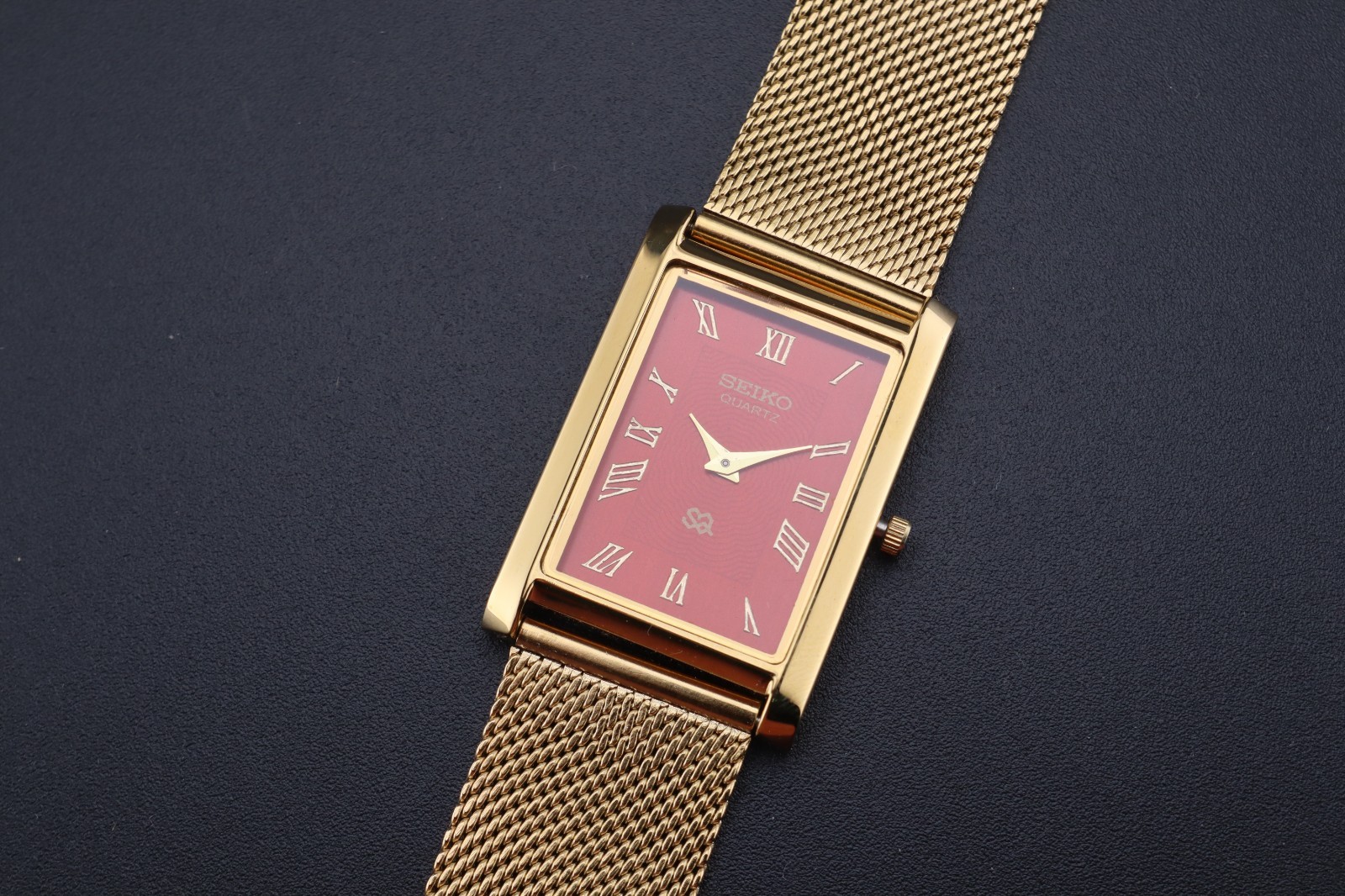 Unique Seiko Slim RED DIAL Gentlemen’s Wrist Watch -( FREE SHIPPING)
