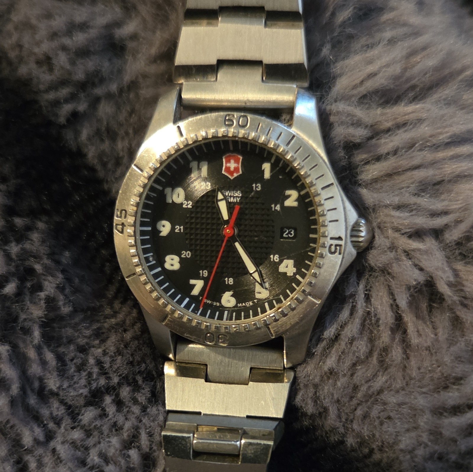 Swiss Army Men’s Quartz Black Dial Date Stainless Bracelet 100m Uni Bezel