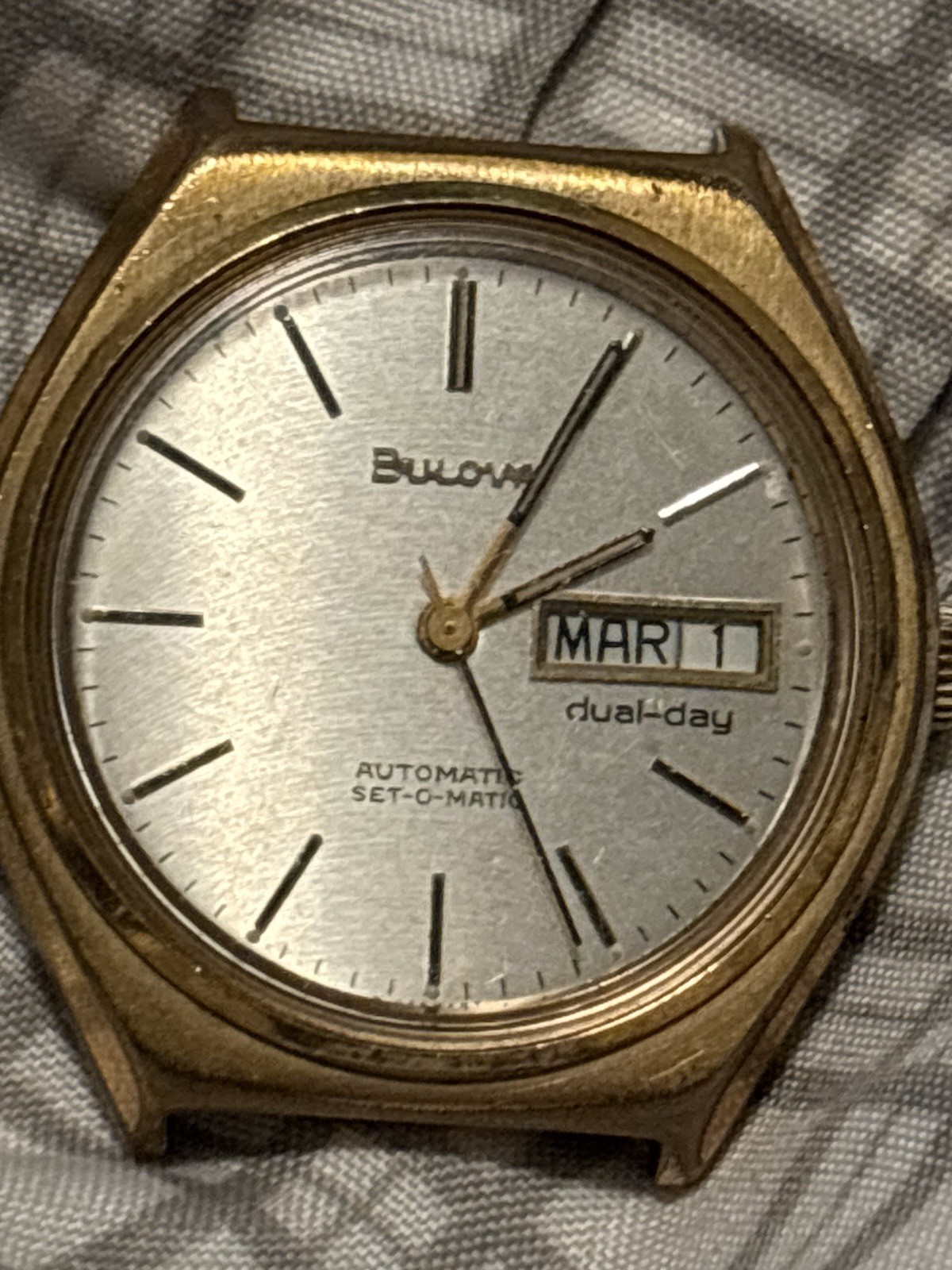 Bulova Vintage Automatic Watch!! It Runs!!!!