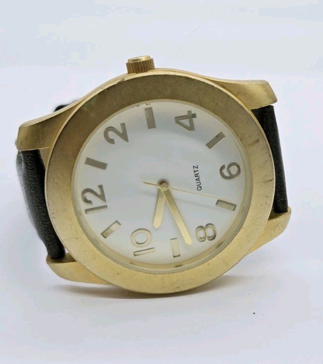 Chico’s Watch Women Gold Tone Leather Band New Battery 9.5 in round face