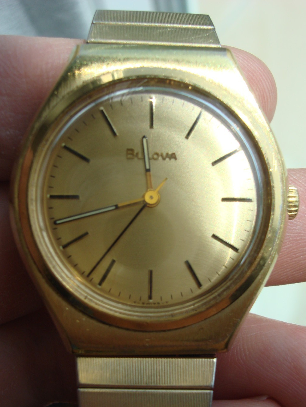 1979 Bulova N9 Swiss 17 Jewels ETA CW 2851 Champagne Brushed Dial wristwatch
