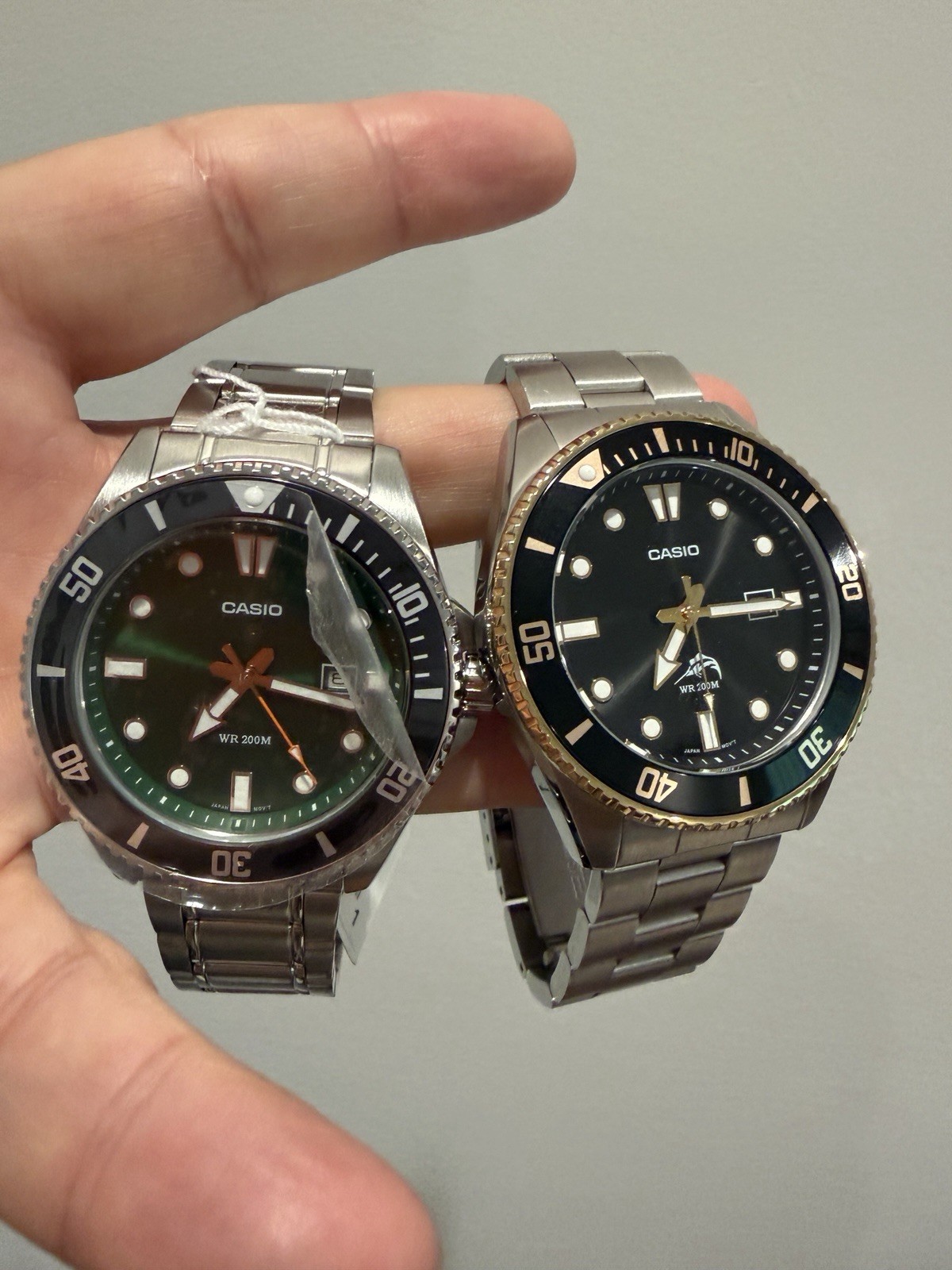 Casio Duro MDV-107D-3A2VDF Diver Watch 200M Green Dial 200m .rotating Bezel.