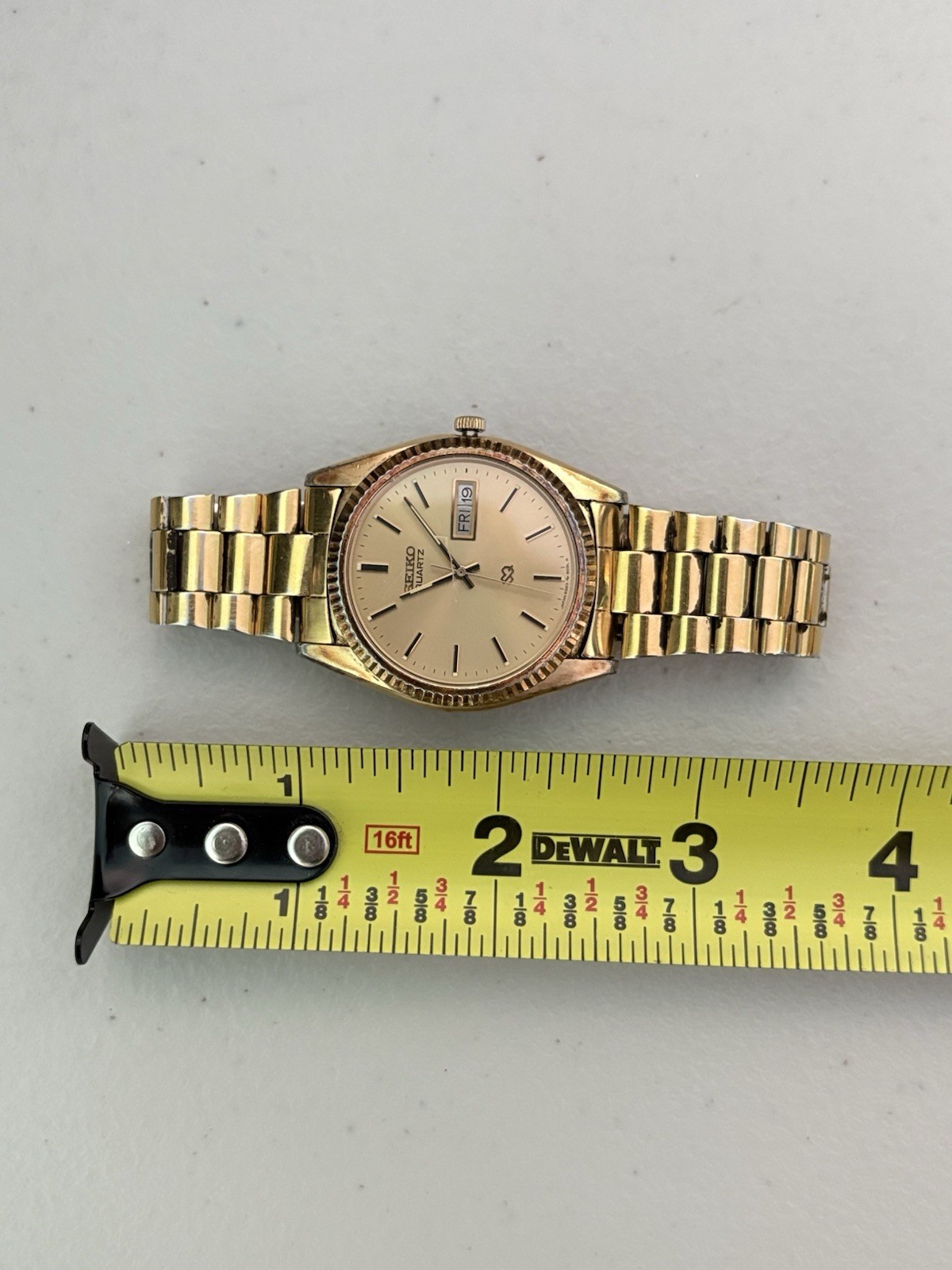 Vintage Seiko SQ President 6923-8089 Gold Tone Fluted Bezel Day Date Men’s 1985