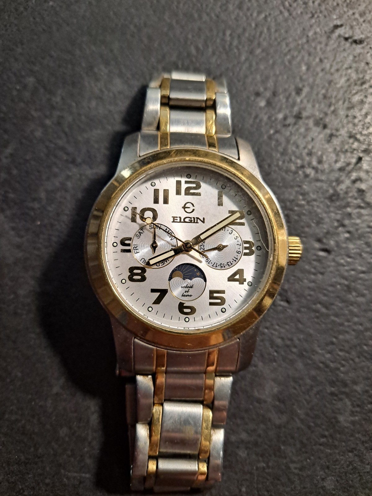 Mens ELGIN MOON PHASE Day Date Quartz Watch Runs As Shown!