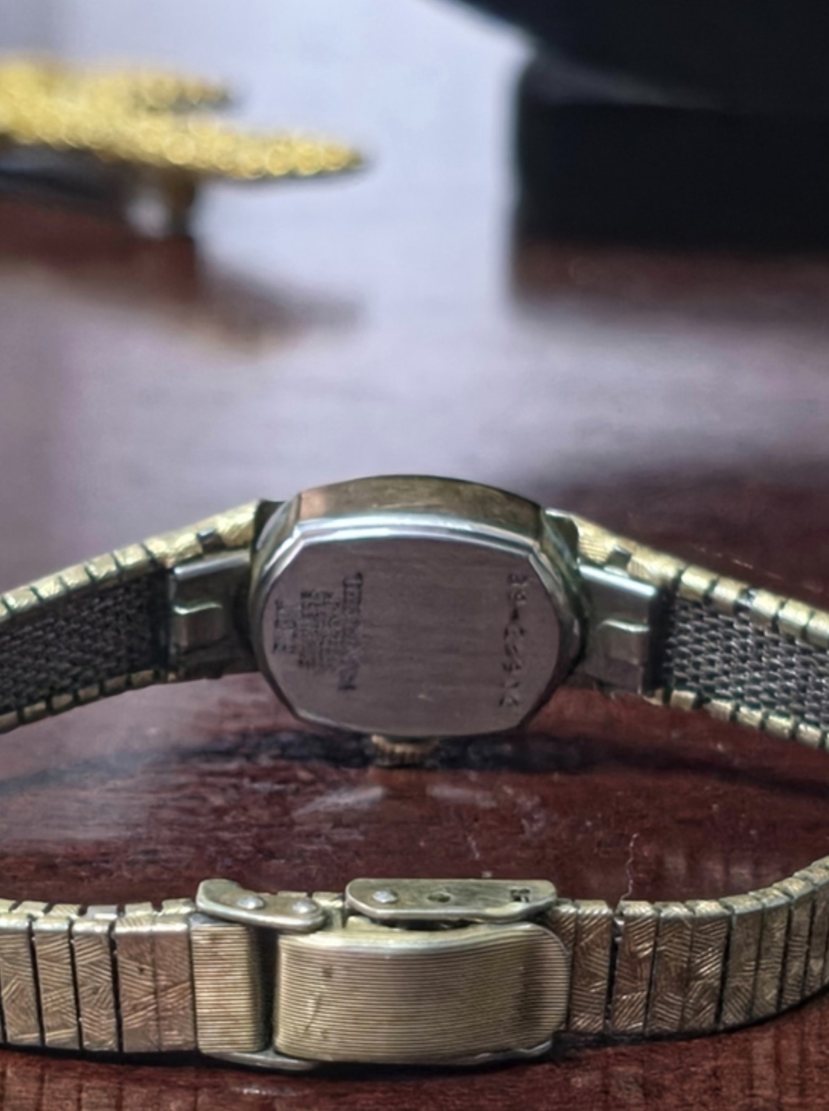 Vintage Elgin Incabloc Ladies Mechanical Watch – Textured Mesh Band – RUNNING