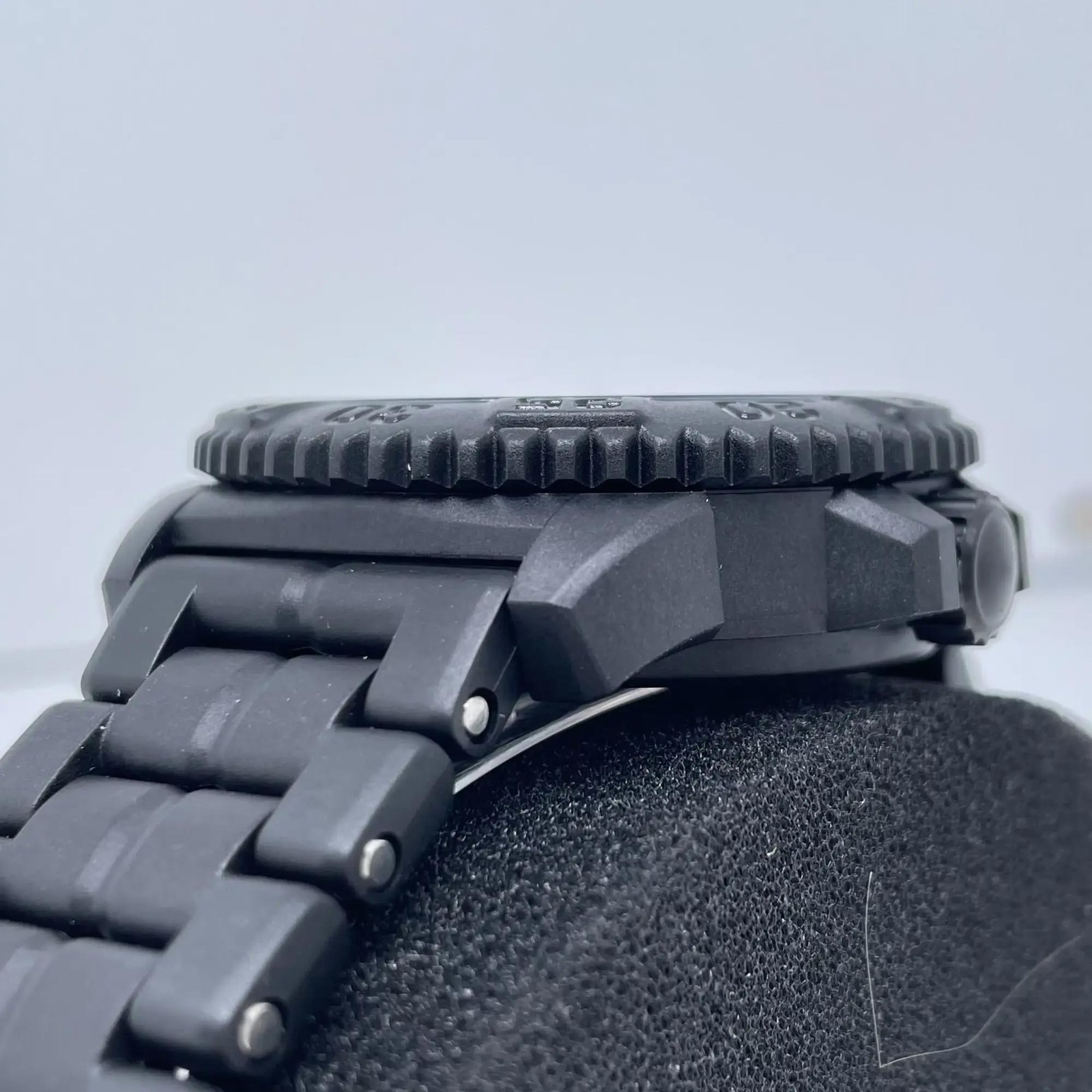 Unworn Luminox XS.3052.BO Navy Seal Colormark 44mm Carbonox Quartz Watch