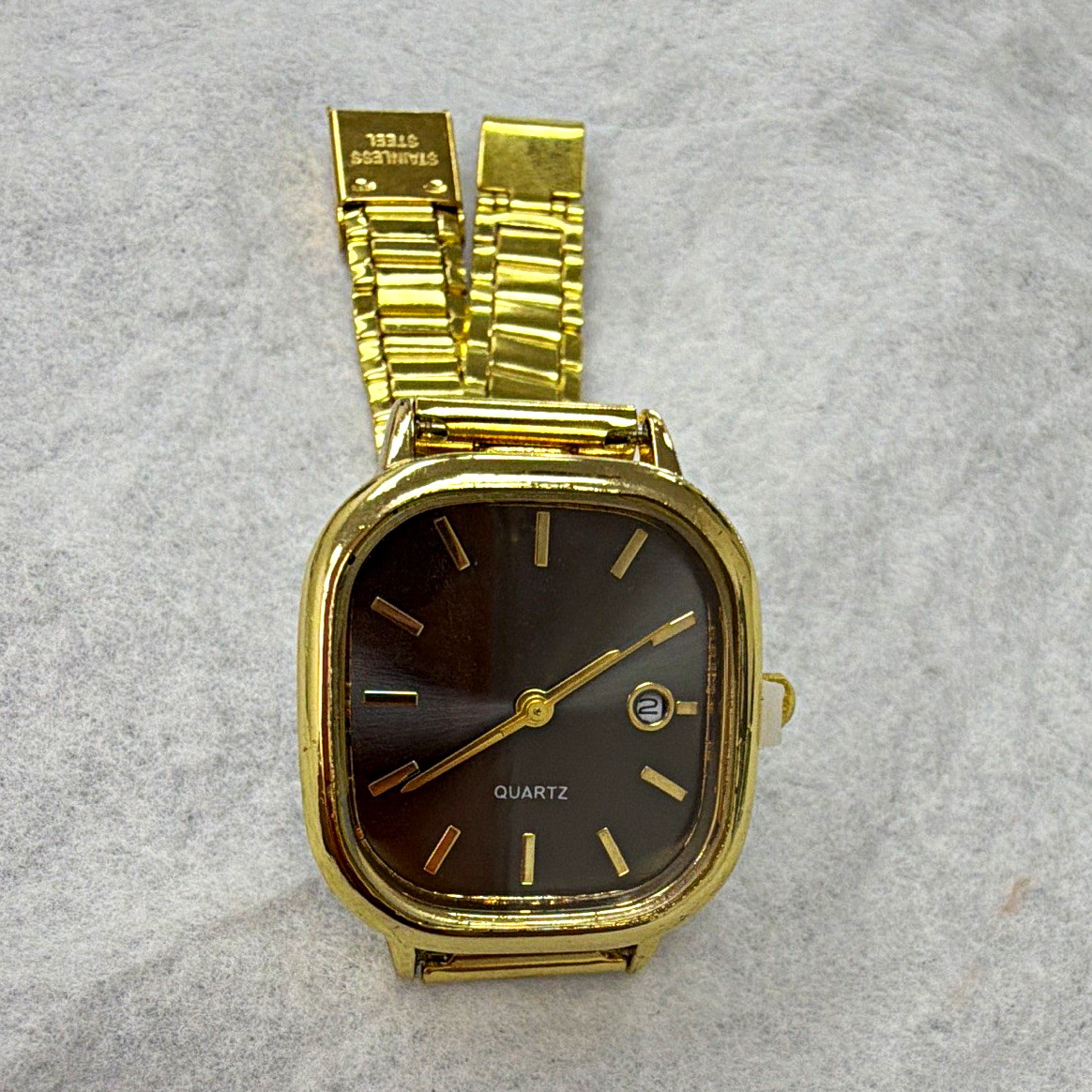 Vintage Quartz Analog Dress Wristwatch Gold Tone Cushion Case Black Dial Date
