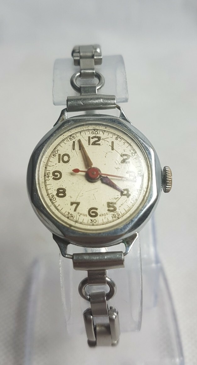 Beautiful Antique Swiss Ladies Mechanical Watch (Diameter – 2.5 cm)