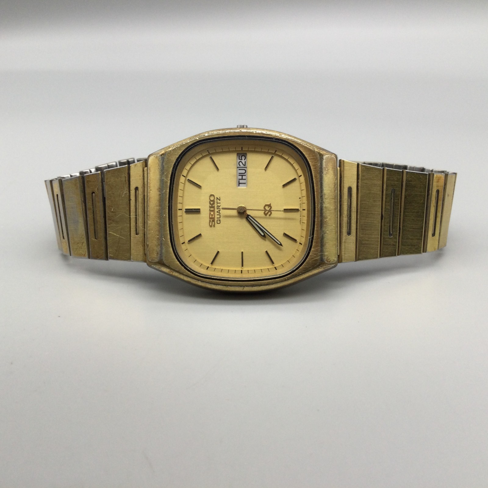 Seiko SQ Watch Women 33mm Gold Tone Day Date 8223-5359 BROKEN PARTS REPAIR 7.75″