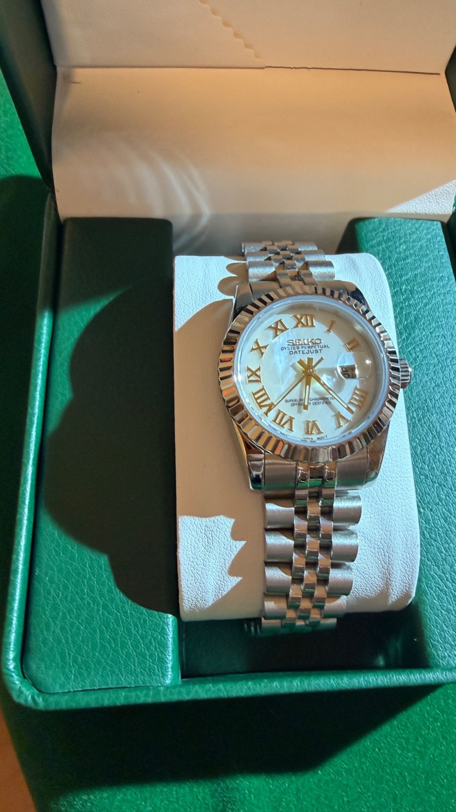Beautiful Mid Size 31mm UniSex Stainless Steel Seiko Movement unwanted gift
