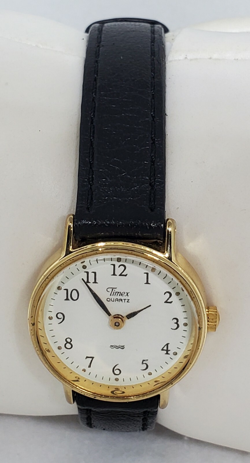 Ladies Timex Gold Tone Black Leather Analog Watch Casual Classic Working C9