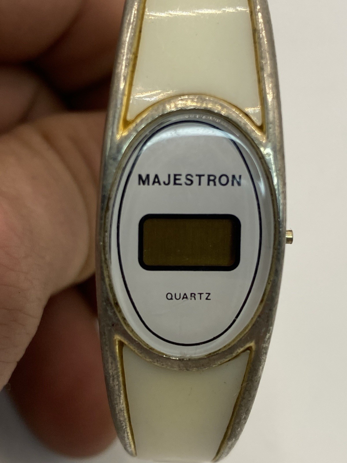 Vintage Majestron Quartz Wrist watch White Silver Gold No Hour Marks