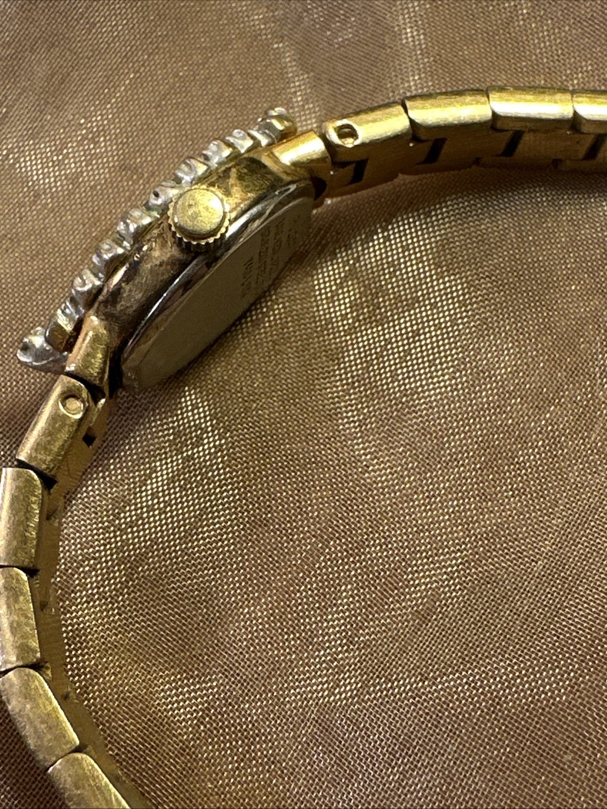 Vtg Pulsar Women V400L118A Diamond Pave Gold Tone Oval Quartz 15mm Watch