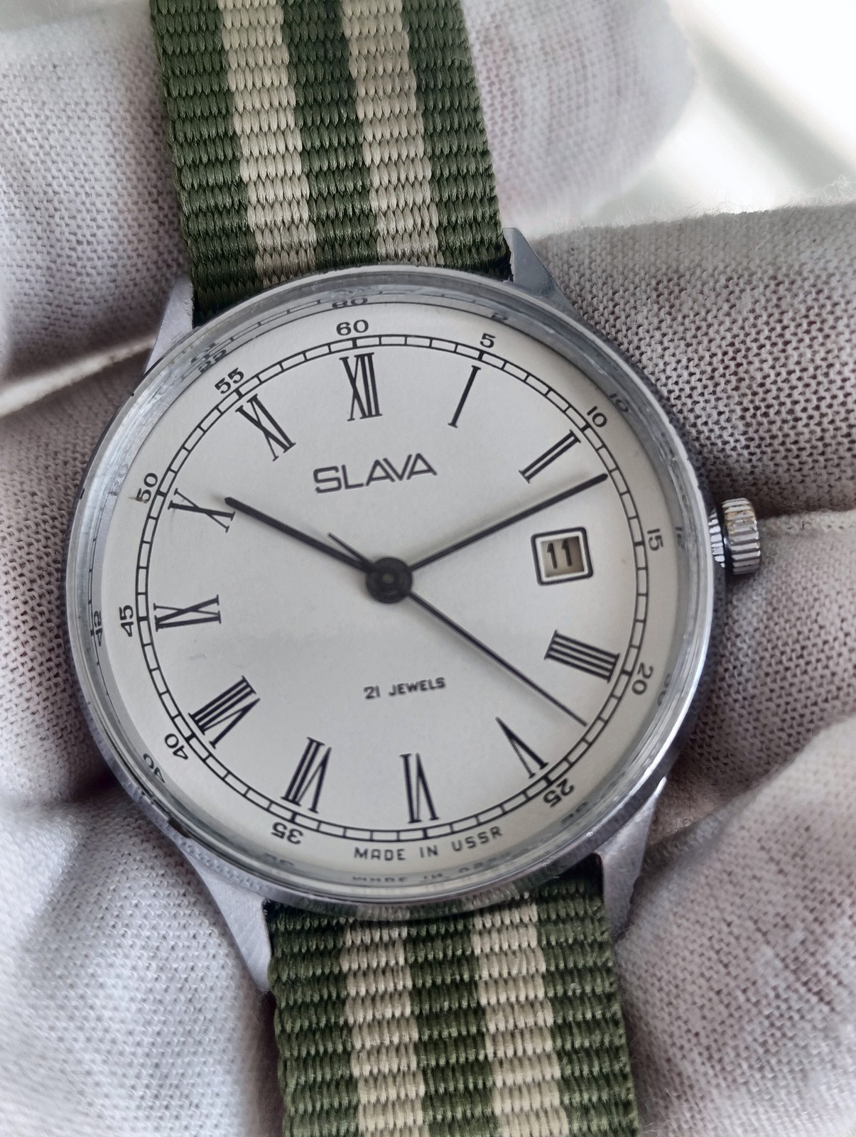 Slava Cal 2414 Soviet USSR 1970s Mechanical Watch 21 Jewels 2MWF