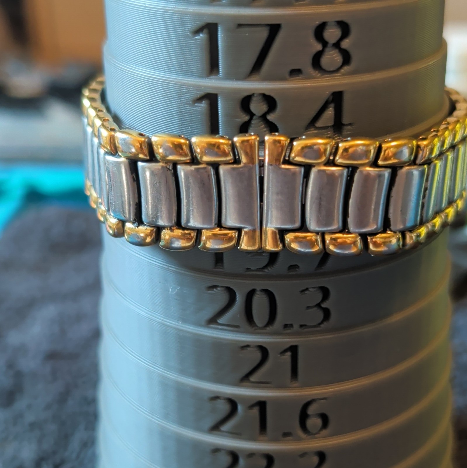 Coin Watch Canada 1996 50 Cents Analog Gold Dial Roman Numerals Metal Bracelet