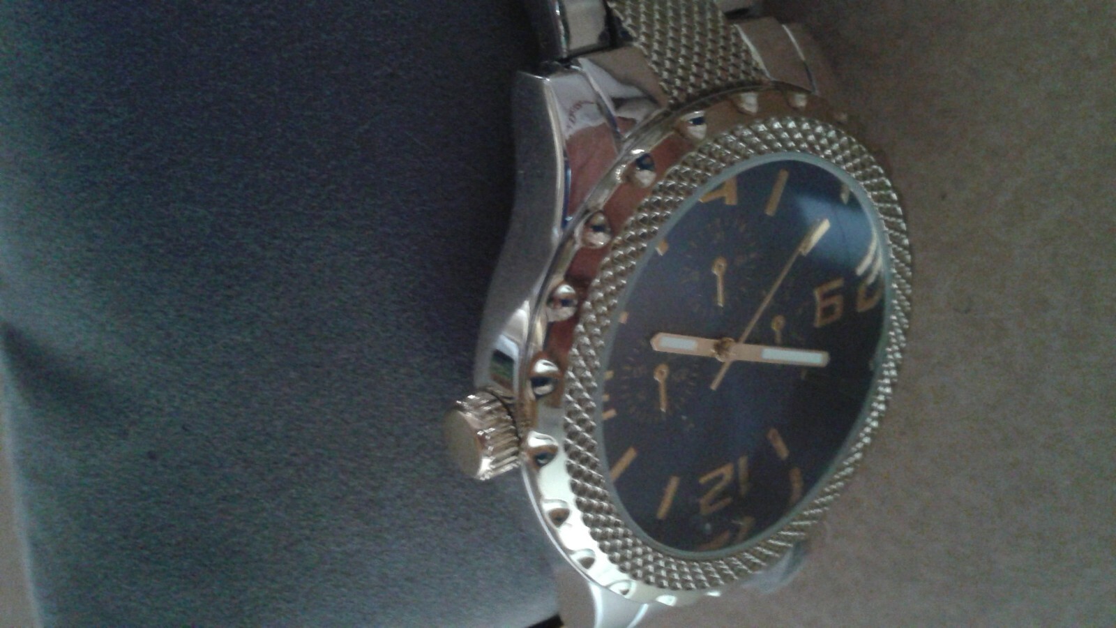 MEN’S QUARTZ  WATCH  8″ WRIST SIZE VERY NICE CONDITION SEE PICTURES. READ DESCP