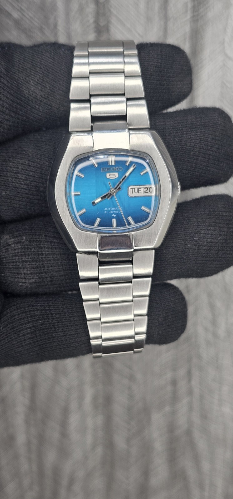 vintage Seiko 5 automatic 7019-5100 day/Date Blue Dial Men’s Wrist Watch