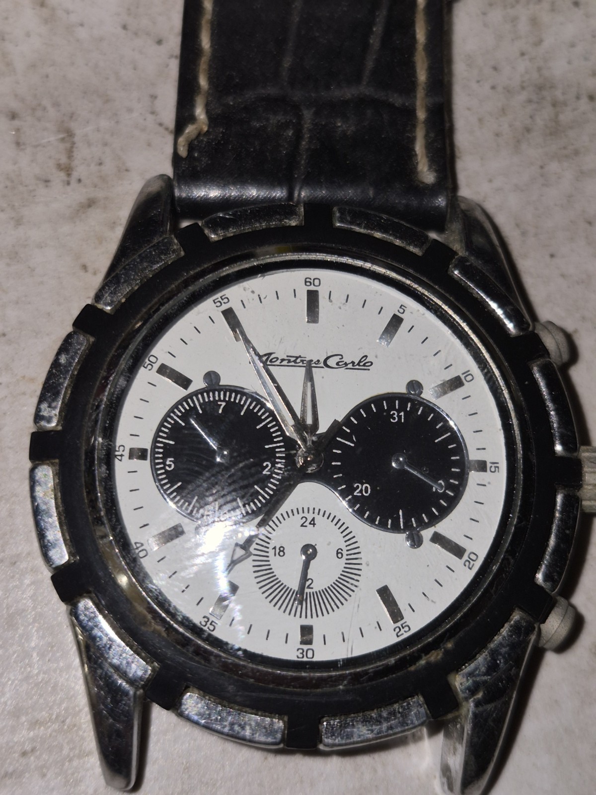Montres Carlo Quartz Analog Wristwatch White/Black Dial Black Leather Strap