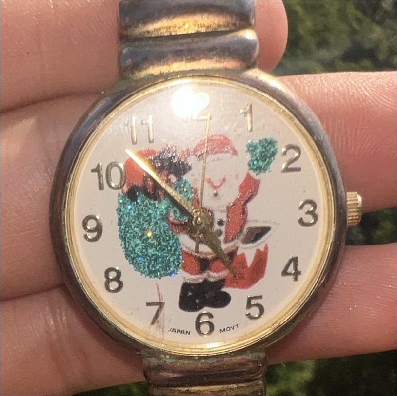 Women’s Christmas Theme Analog Wristwatch Gold Tone Metal Bangle Arabic Numerals