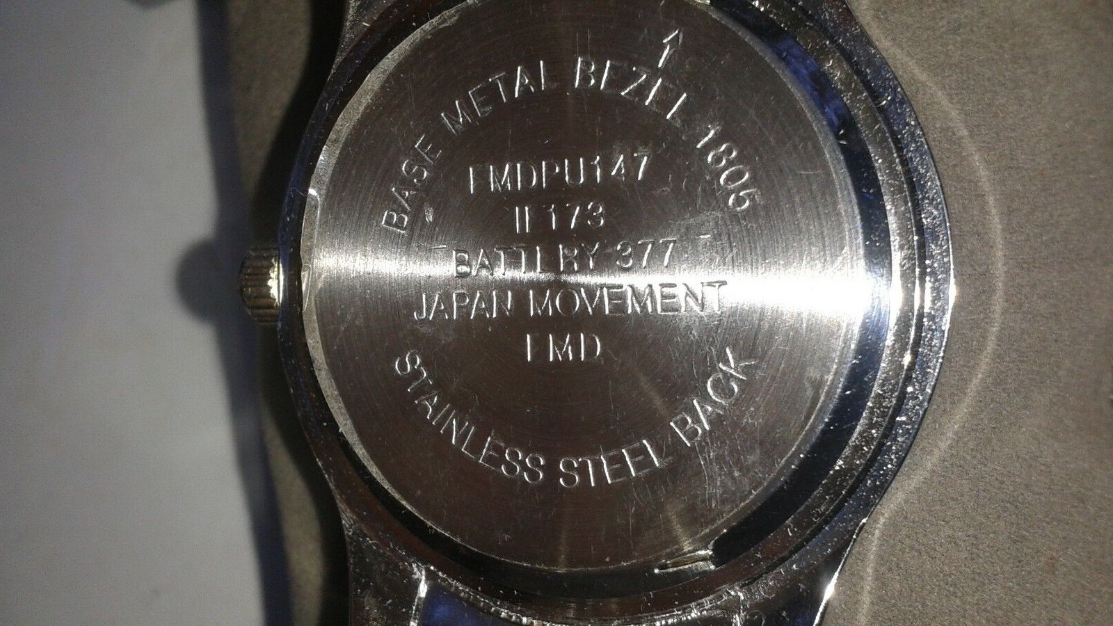 MEN’S QUARTZ  WATCH  8″ WRIST SIZE VERY NICE CONDITION SEE PICTURES. READ DESCP