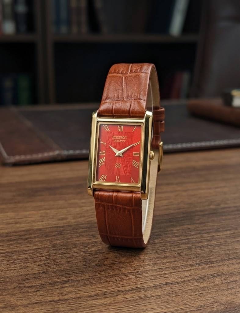 Vintage Seiko Vintage Quartz Watch Red Dial Men’s Slim Classic Wristwatch F/S