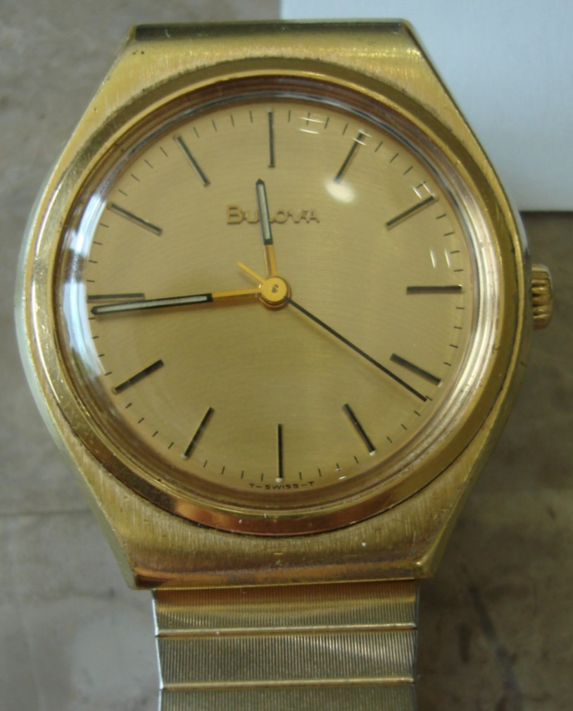 1979 Bulova N9 Swiss 17 Jewels ETA CW 2851 Champagne Brushed Dial wristwatch