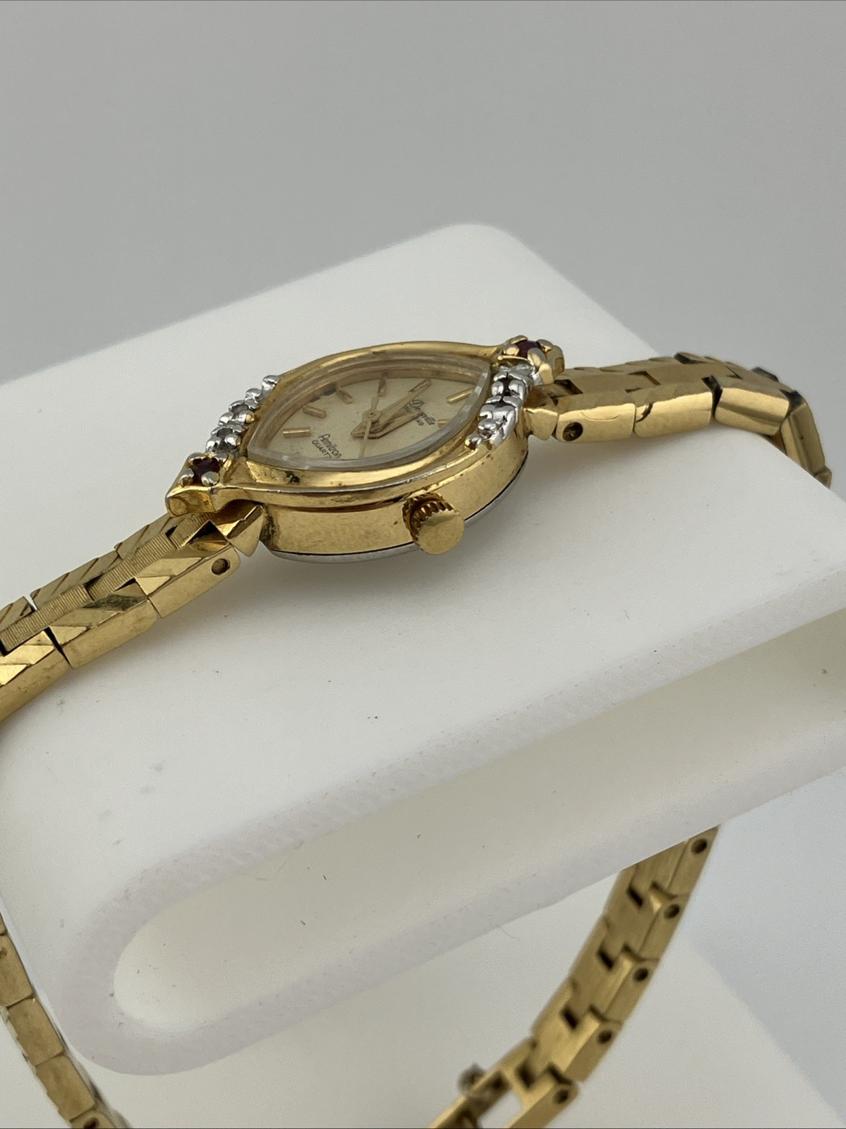 Vtg Deauville Ladies 15mm Watch Gold Tone Red Ruby/Diamond Bezel 7″ – RUNS
