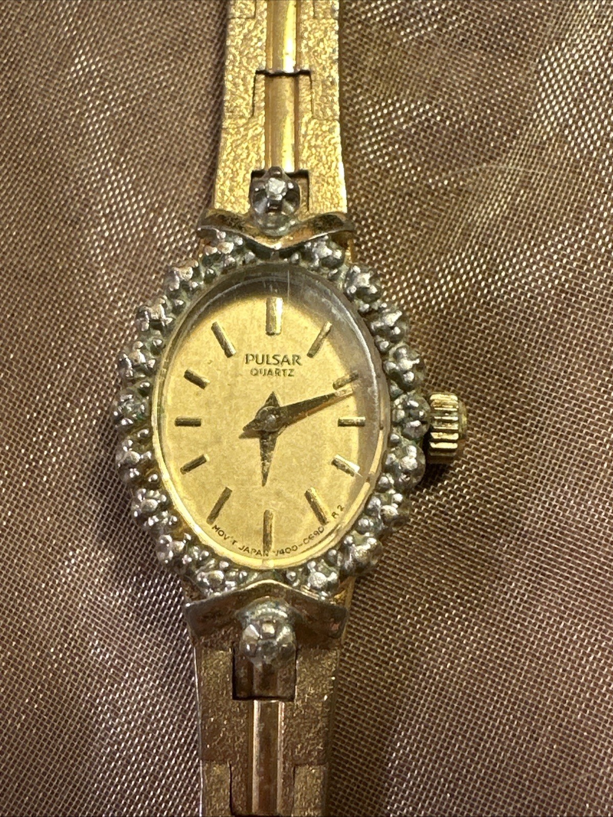 Vtg Pulsar Women V400L118A Diamond Pave Gold Tone Oval Quartz 15mm Watch