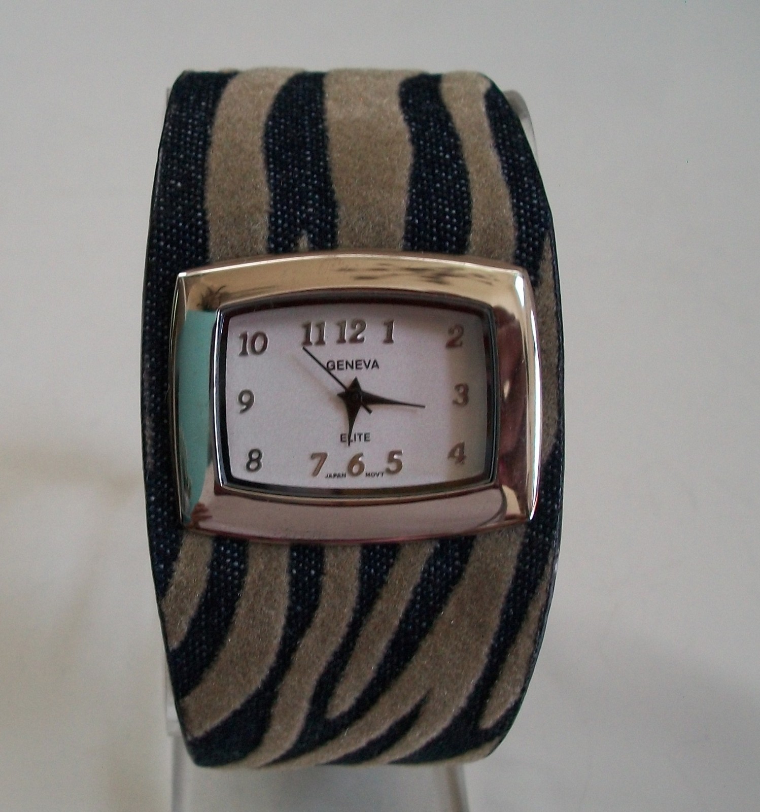 WOMEN’S NUMBER DIAL BLUE DENNIM BEIGE COLOR FASHION CASUAL BANGLE CUFF WATCH