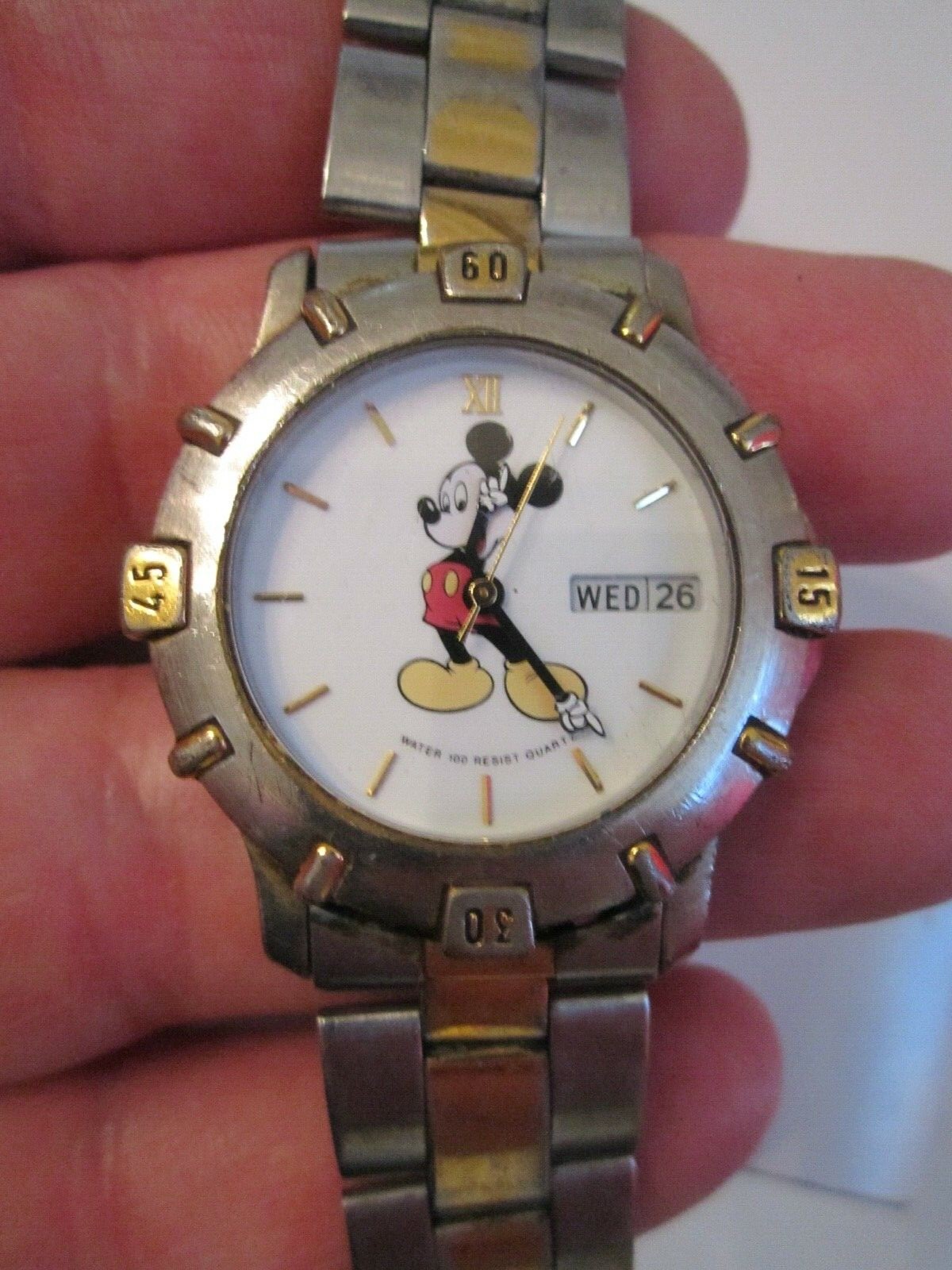 VINTAGE WALT DISNEY MICKEY MOUSE WATCH – DAY DATE MARKERS – QUARTZ – BBA-26